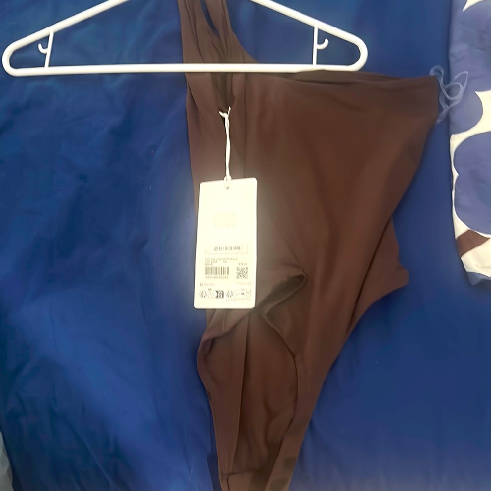lululemon Nulu Asymmetrical Bodysuit -XS - Picture 3 of 5